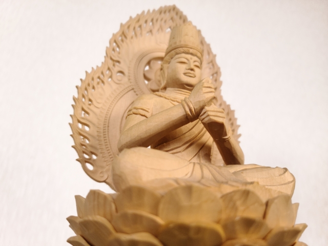 木彫りの仏像