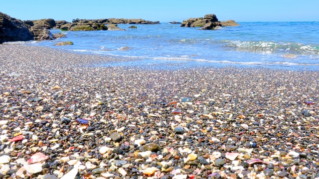 シーグラスの落ちている海岸